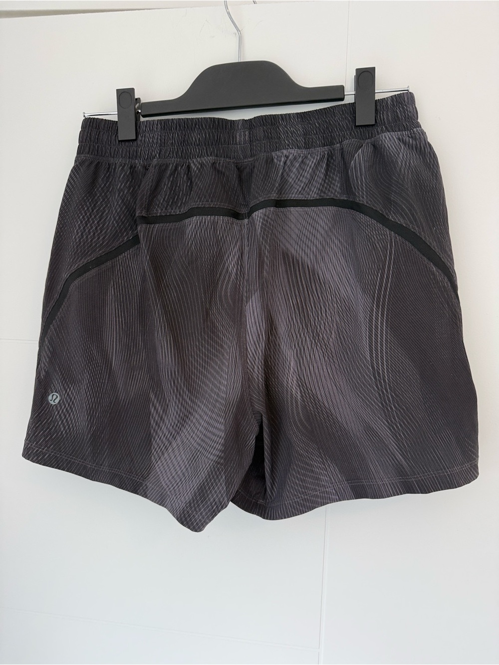 lululemon athletica Men’s Black w/Pattern Pace Breaker Lined Athletic Shorts - Picture 3 of 3